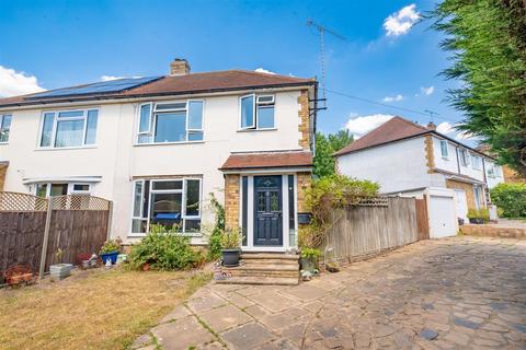 3 bedroom house to rent, Farm Road, Frimley, Camberley GU16