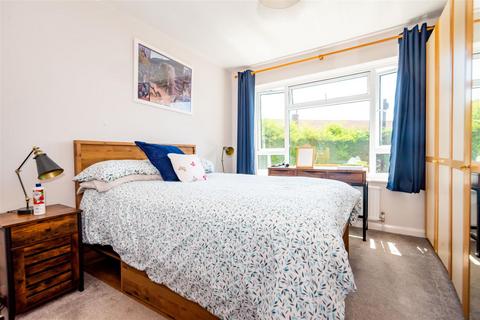 3 bedroom house to rent, Farm Road, Frimley, Camberley GU16