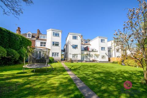 3 bedroom flat for sale, Sunningfields Road, Hendon