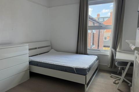 2 bedroom flat to rent, Pinhoe Road, Exeter EX4