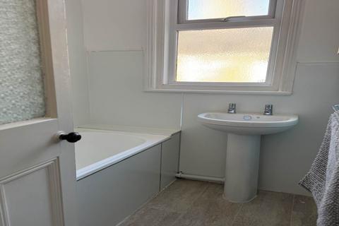2 bedroom flat to rent, Pinhoe Road, Exeter EX4