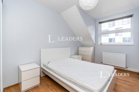 undefined, Commercial Road, SO15