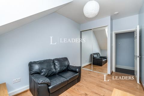 undefined, Commercial Road, SO15