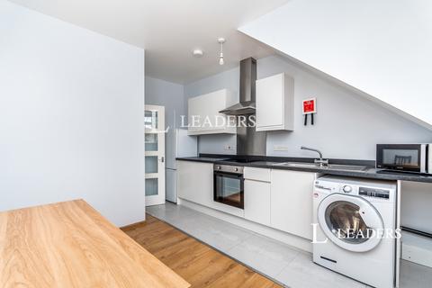undefined, Commercial Road, SO15