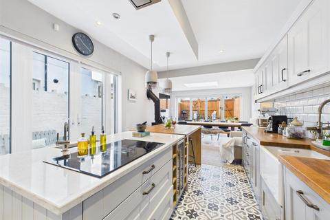 4 bedroom townhouse for sale, Esplanade Avenue, Porthcawl CF36