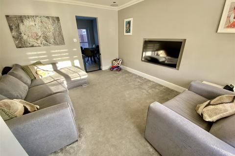 3 bedroom semi-detached house for sale, Wellhouse Close, Mirfield