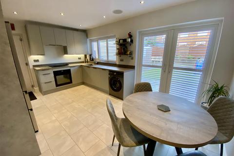 3 bedroom semi-detached house for sale, Wellhouse Close, Mirfield
