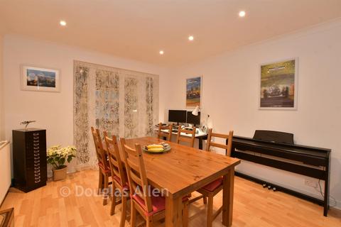 undefined, Helmsdale Close, Romford RM1