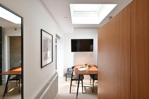 Studio to rent, Dennington Park Road, London