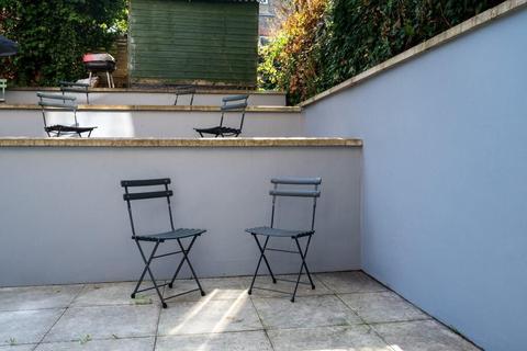 Studio to rent, Dennington Park Road, London