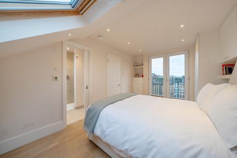 2 bedroom flat for sale, Vardens Road, Battersea, London, SW11