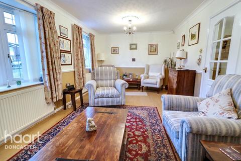 4 bedroom detached house for sale, Hennings Close, Doncaster