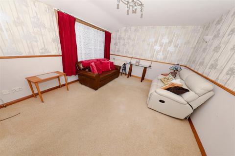 3 bedroom terraced house for sale, Julian Court, Glenrothes