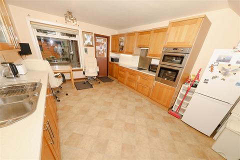 3 bedroom terraced house for sale, Julian Court, Glenrothes