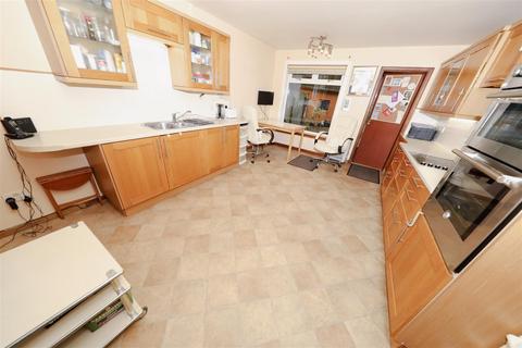 3 bedroom terraced house for sale, Julian Court, Glenrothes