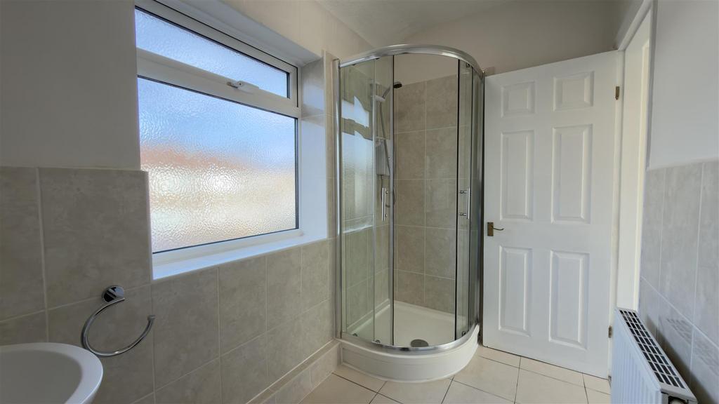Bathroom 02.jpg