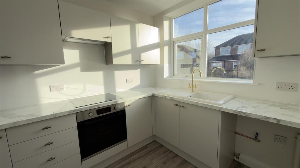 Kitchen 02.jpg