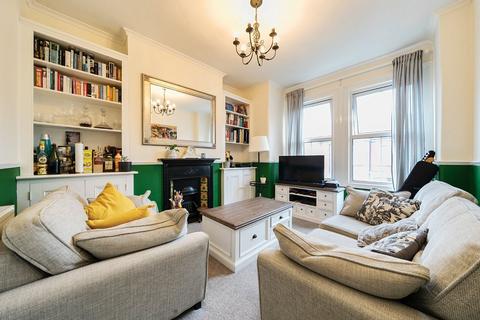3 bedroom flat for sale, College Road, London, SW19
