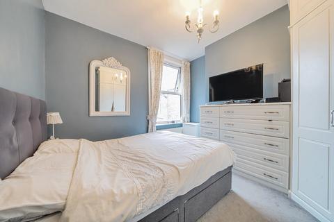3 bedroom flat for sale, College Road, London, SW19