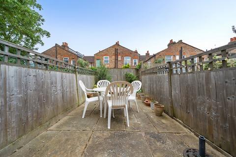 3 bedroom flat for sale, College Road, London, SW19