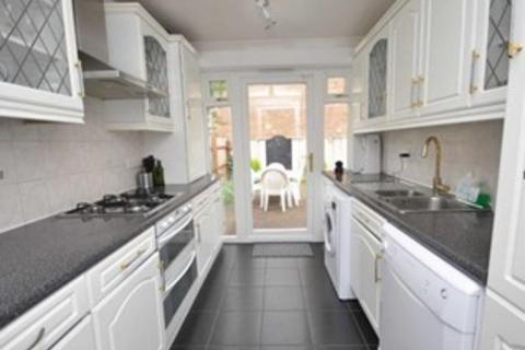 4 bedroom house to rent, Heathfield Drive, Surrey CR4