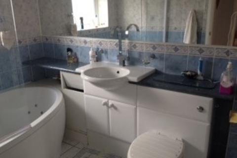 4 bedroom house to rent, Heathfield Drive, Surrey CR4