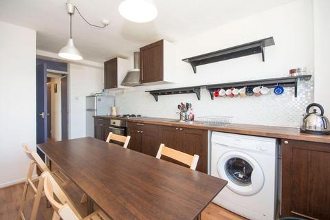 2 bedroom flat to rent, Yelverton Road, Battersea SW11
