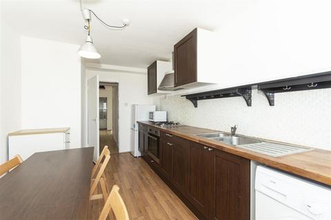 2 bedroom flat to rent, Yelverton Road, Battersea SW11