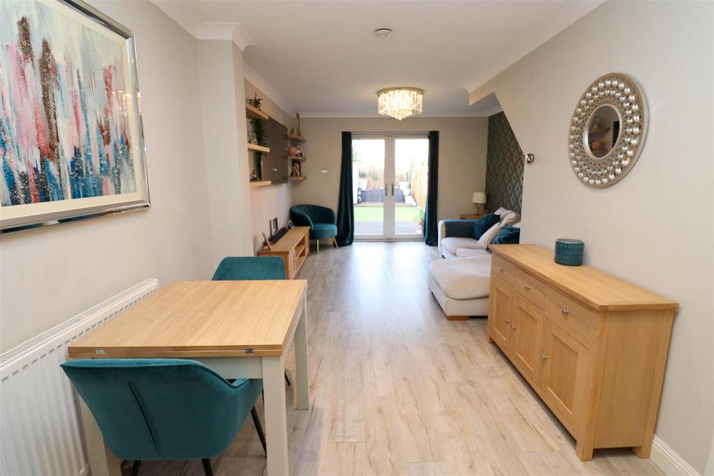 Lounge/Dining Room