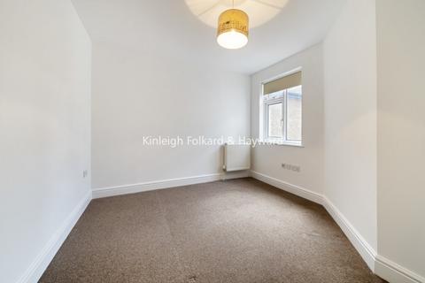 3 bedroom flat to rent, Kimble Road, London, SW19