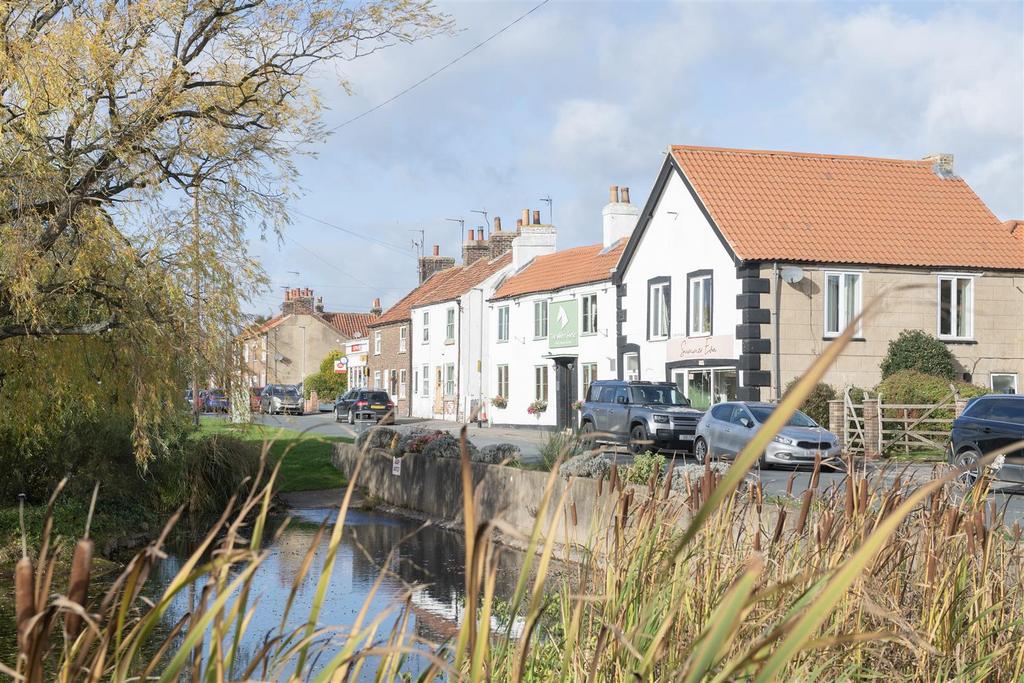 Huttoncranswick004.jpeg
