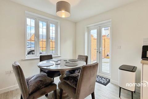 3 bedroom detached house for sale, Albatross Way, Basingstoke, Hampshire