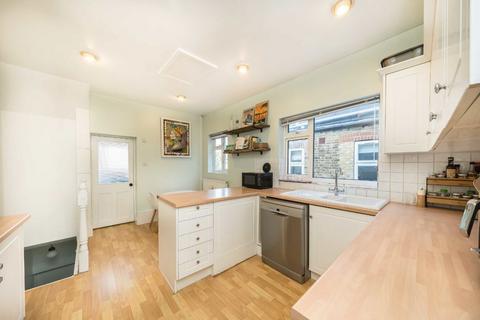2 bedroom maisonette for sale, Ravensbury Road, London SW18