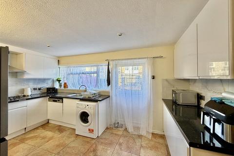 undefined, High Street, Cranford TW5