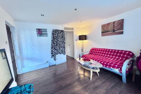 1 bedroom flat for sale, Merrivale Mews, Tavistock Road, Yiewsley