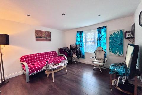 1 bedroom flat for sale, Merrivale Mews, Tavistock Road, Yiewsley