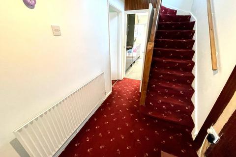 3 bedroom semi-detached house for sale, Harper Way, Rayleigh, Essex, SS6