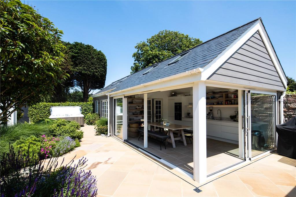 Pool House
