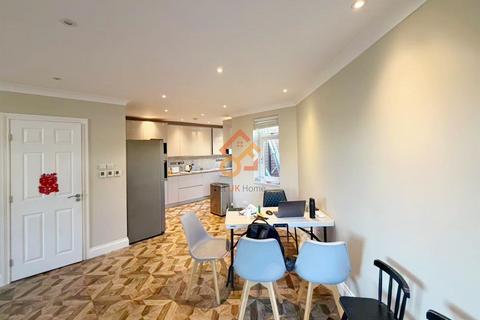 4 bedroom house to rent, Lilac Gardens, London, W5