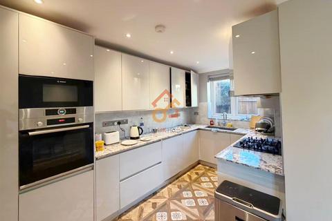 4 bedroom house to rent, Lilac Gardens, London, W5