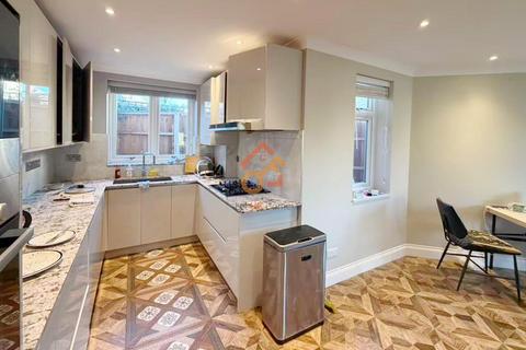 4 bedroom house to rent, Lilac Gardens, London, W5
