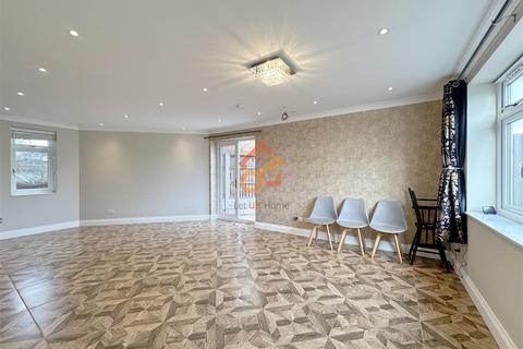 undefined, Lilac Gardens, London, W5