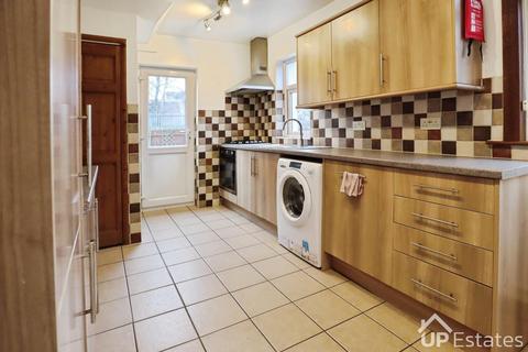 3 bedroom end of terrace house to rent, Grapes Close, Coventry