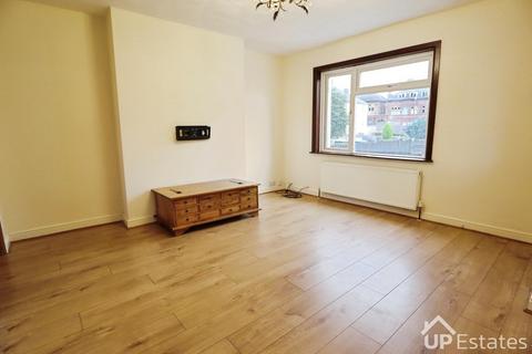 3 bedroom end of terrace house to rent, Grapes Close, Coventry