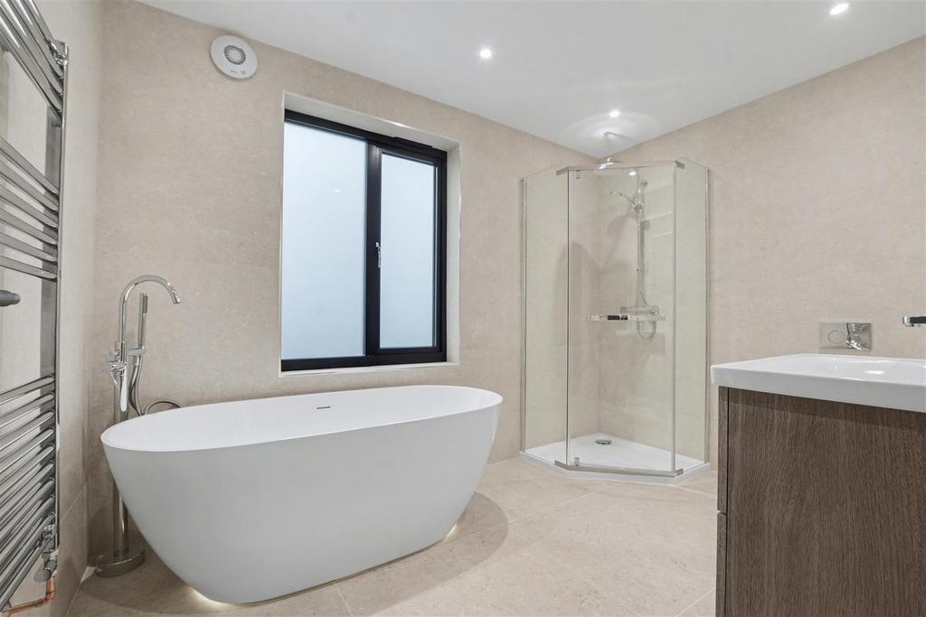 Bathroom 1.jpeg