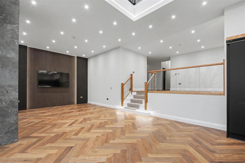Open Plan Living/Dining Kitchen Area