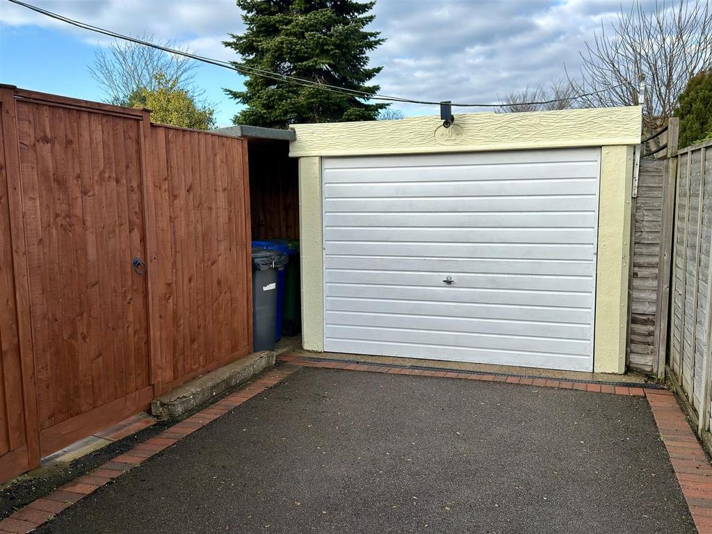 GARAGE.jpg