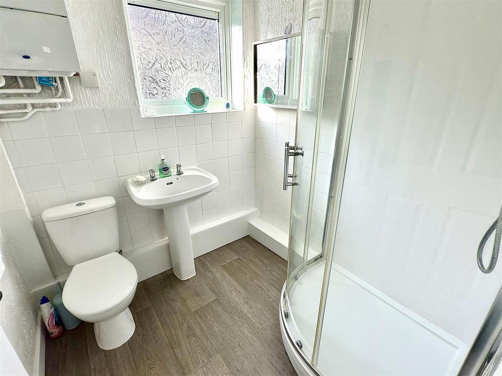 SHOWER ROOM.jpg