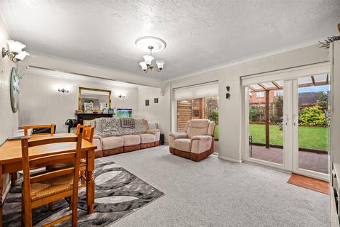 3 bedroom detached house to rent, Scots Drive, Berkshire RG41