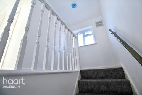 3 bedroom semi-detached house to rent, Stansgate Road, Dagenham